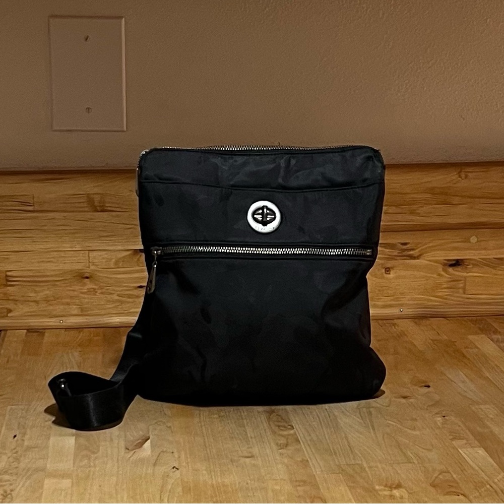 Baggallini Black Crossbody Messenger Bag Durable and Stylish